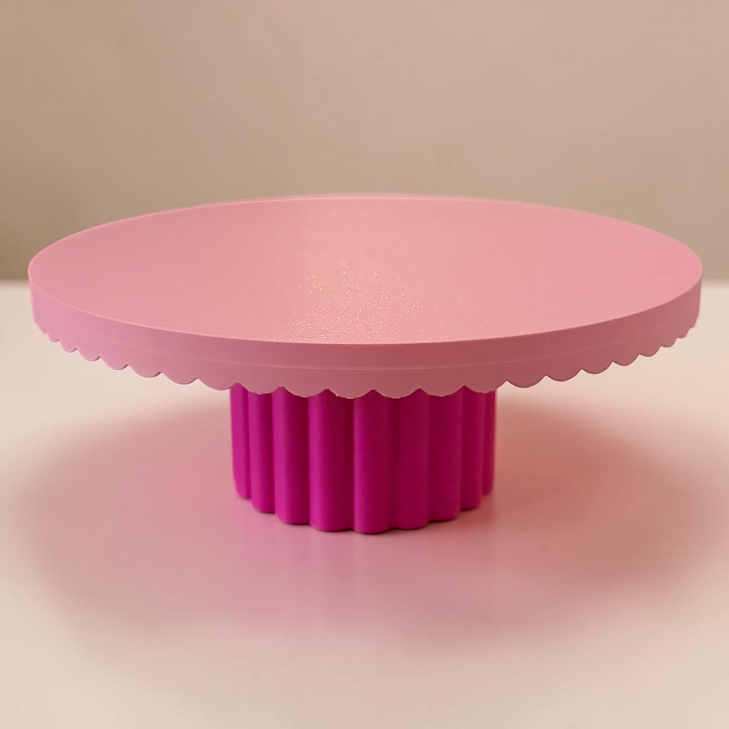 DECORATIVE CAKE STAND PETAL EDGE PINKS