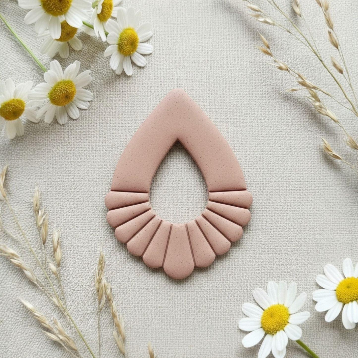 BLOOMING TEAR CUTTER